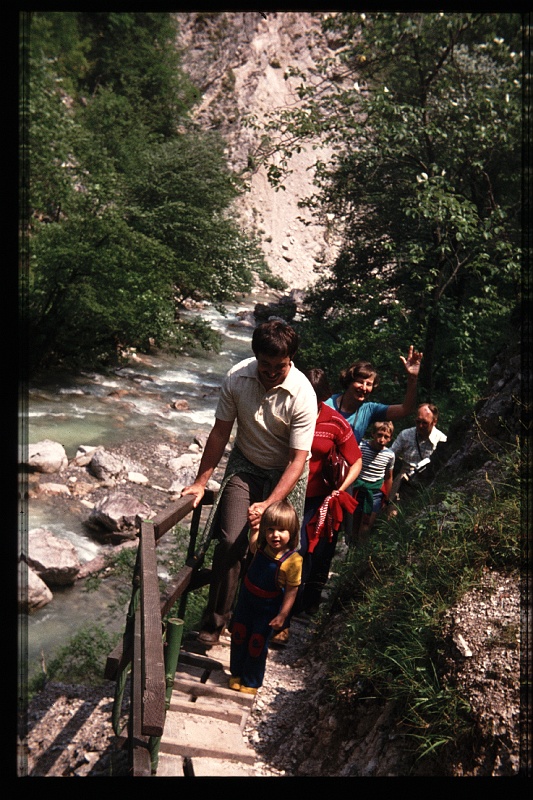 24.Tscheppaschlucht jul 1978 Mama.JPG